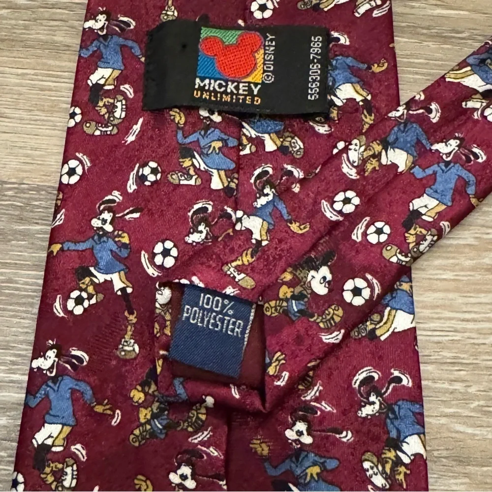 Vintage Mickey Unlimited Disney Mickey and Goofy Soccer Neck Tie 54”